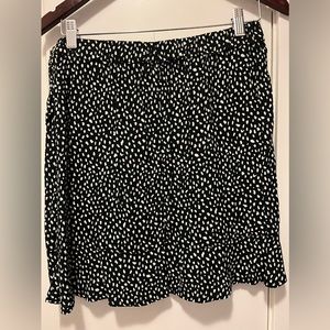 Dynamite mini skirt. Black and white. Size M